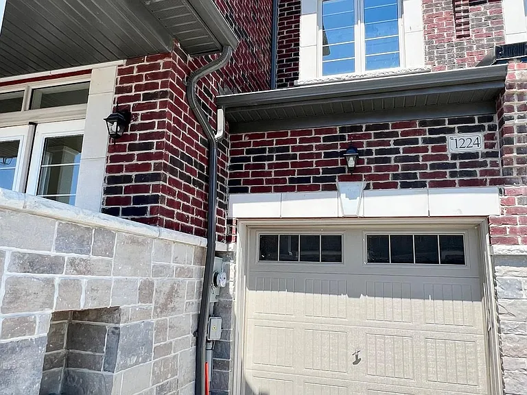 1224 Rexton Dr — Photo 3