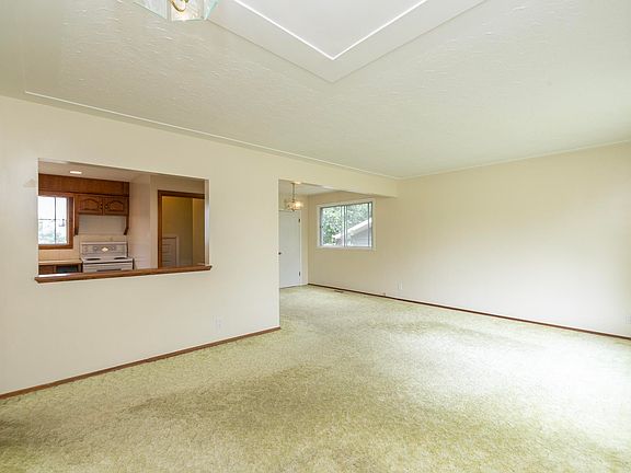 4th image of 5608 122nd Ave NW