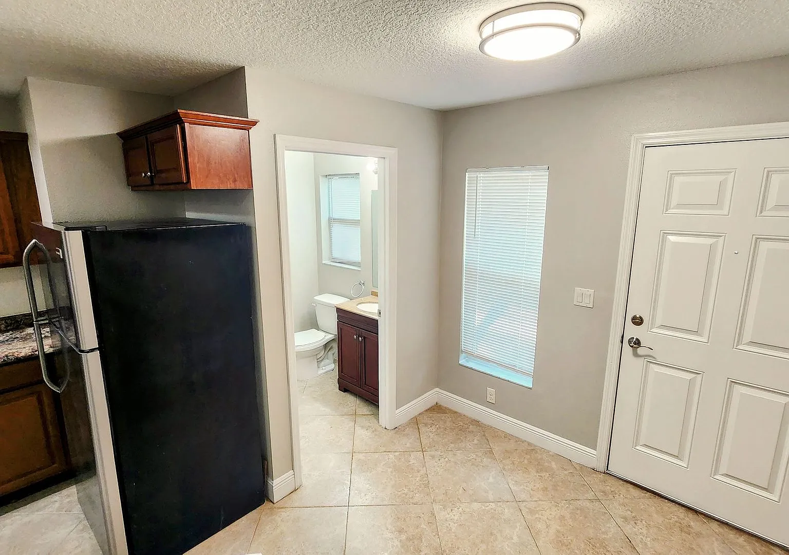 2 Bedroom 2.5 Bath One Month Free For Immediate Move In!! — Photo 4
