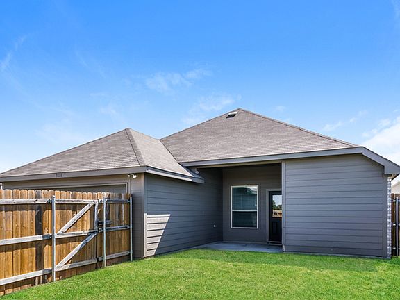 5th image of 1801 Cross Oaks Dr