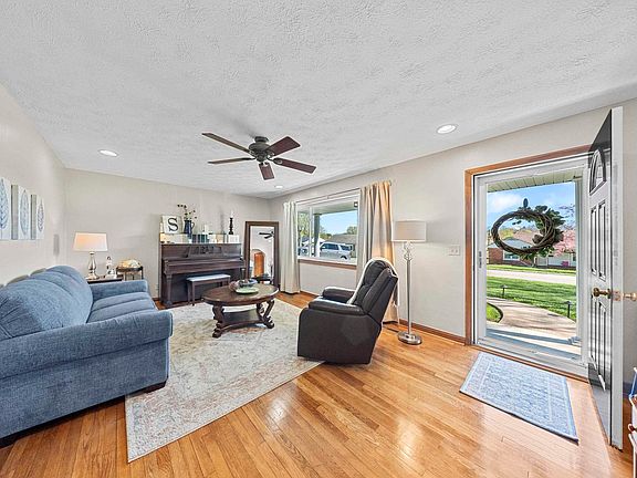 2nd image of 4412 Grandview Dr