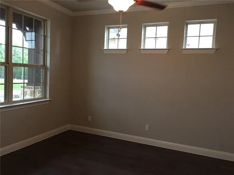 10548 Helen Dr — Photo 2