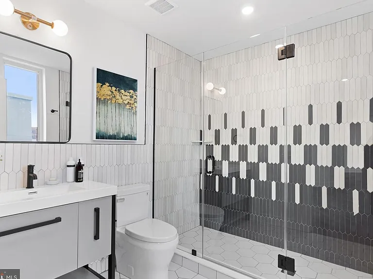 1721 Ridge Ave #B-002 — Photo 11