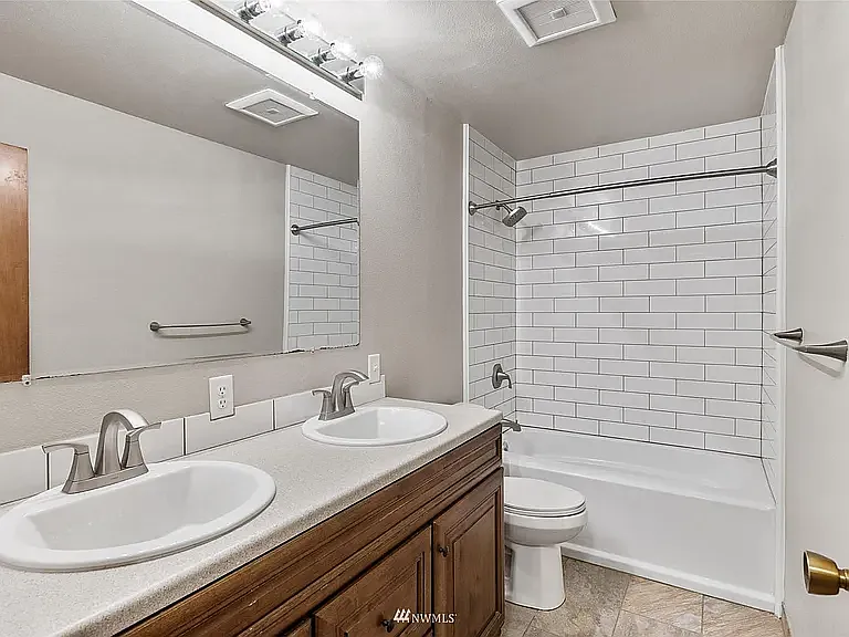 1201 N Water St — Photo 9
