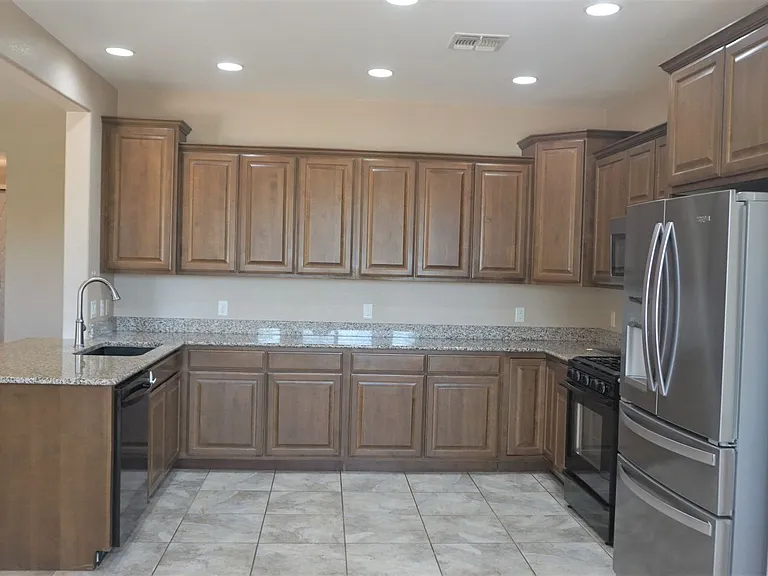 1858 Prairie Grass Dr — Photo 10