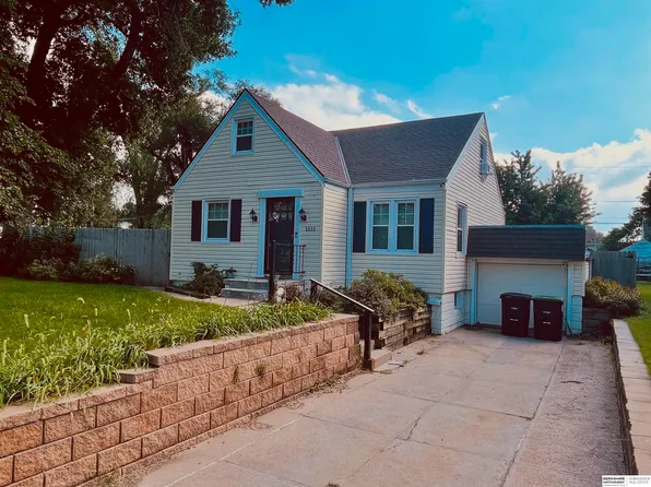 5835 Oak St, Omaha, NE 68106