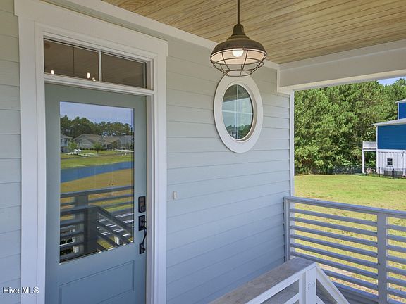 5th image of 522 White Picket Way