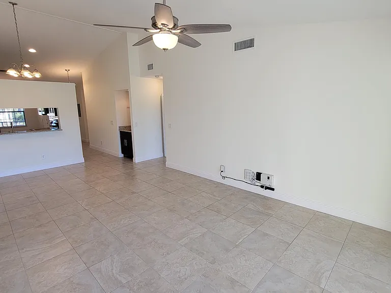 1072 Keystone Dr N #A — Photo 10