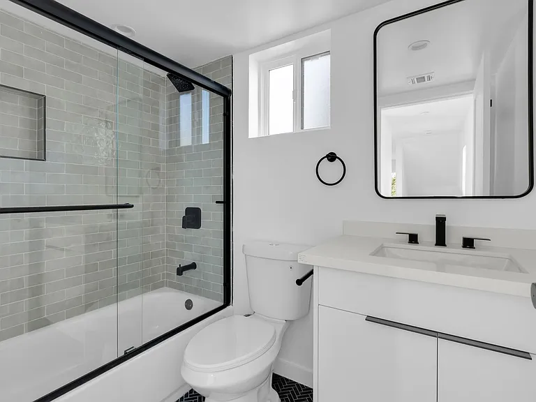 Best Priced Luxury 4 & 5 Bed Townhomes in Mid-City! — Photo 21