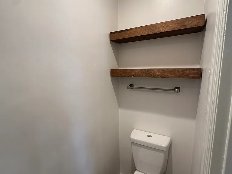 845 N Kilkea Dr — Photo 5