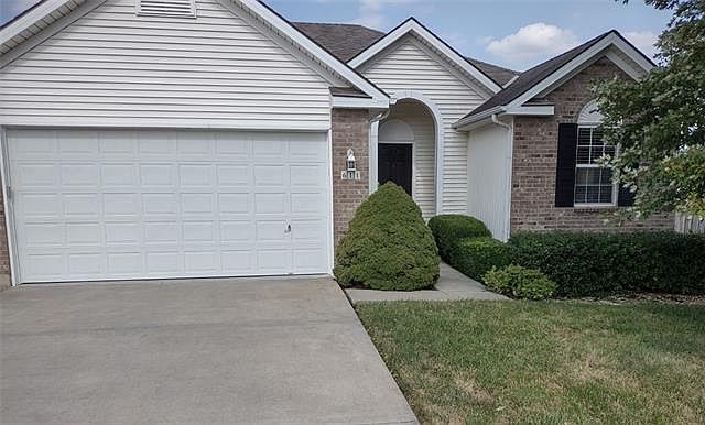 1st image of 611 NW Eagle Dr