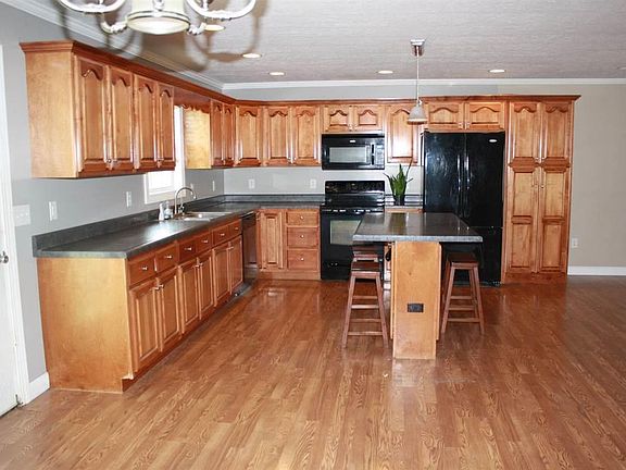 3rd image of 161 Cedar Rdg
