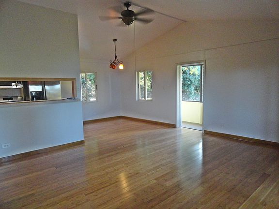 Living room/dining area