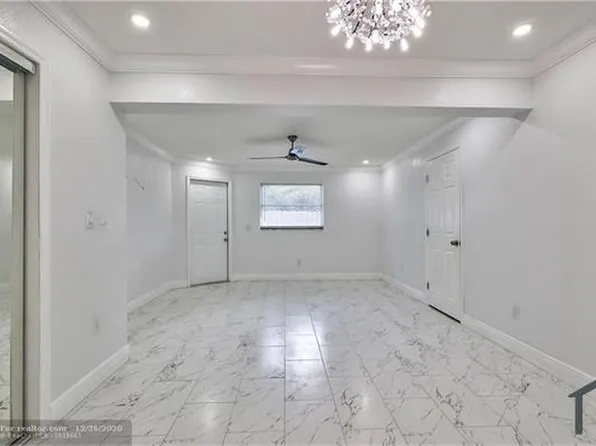 1389 W 33rd St, Riviera Beach, FL 33404