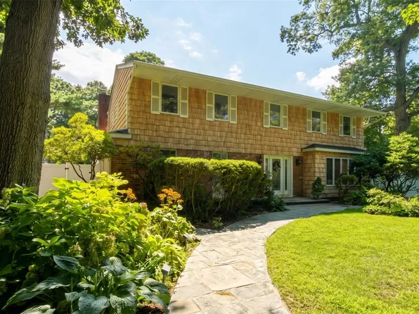 8 Tree Hollow Lane, Dix Hills, NY 11746