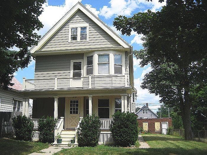 Upper unit with large balcony