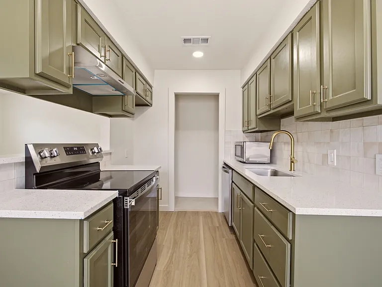 908 Isbell Rd #A — Photo 3