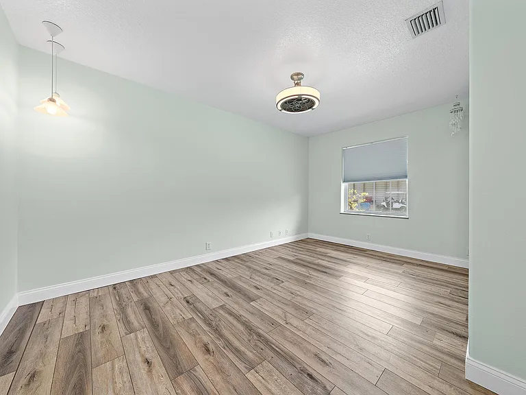13928 82nd Ln N — Photo 17