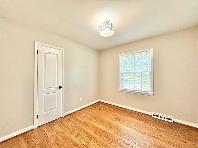 3030 Robin Hood Dr — Photo 12