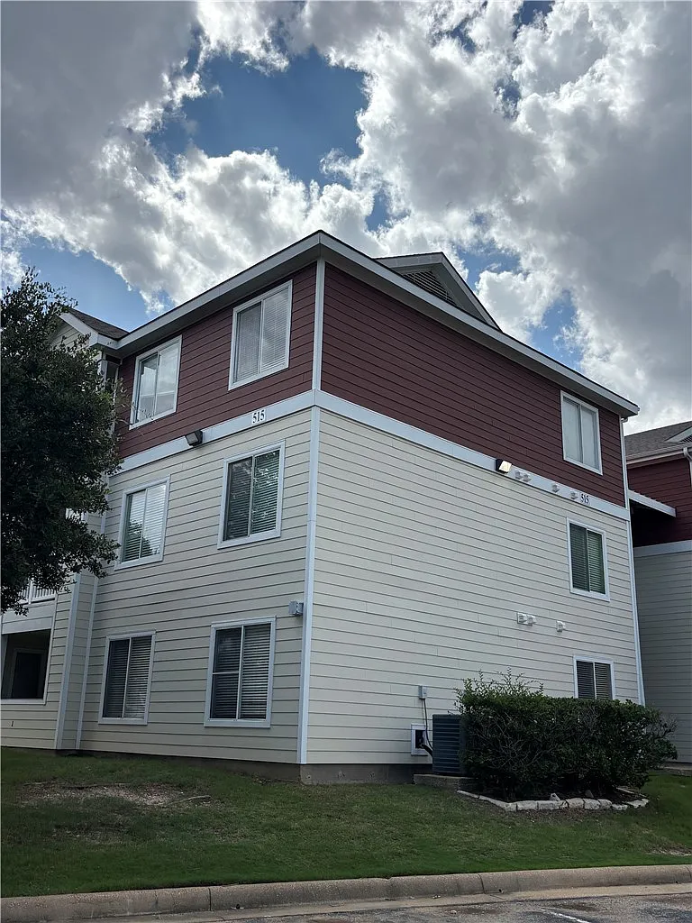 4 bed, 1236 sqft, $1,600 — Photo 3