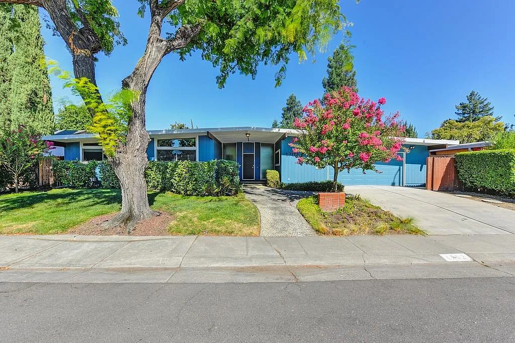 1702 Sycamore Ln photo 1