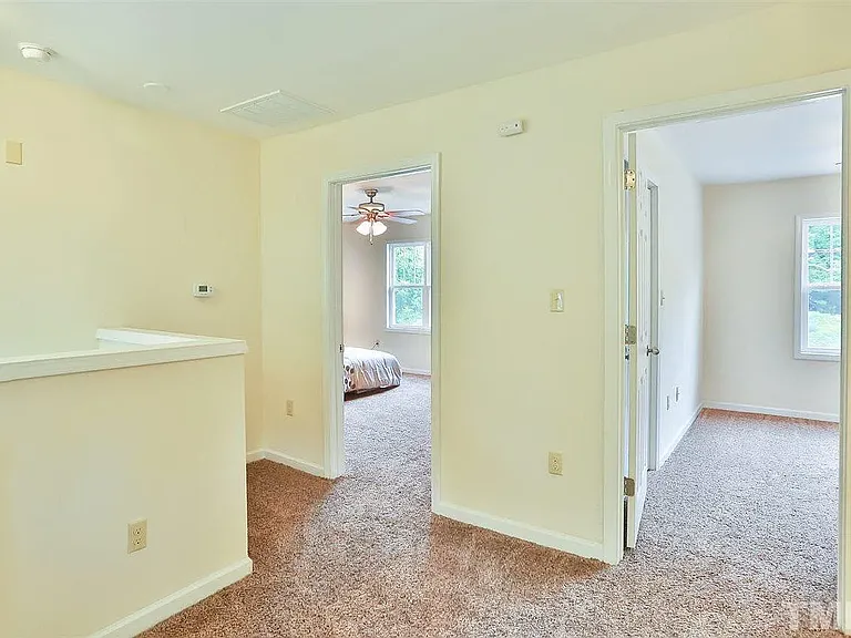 711 N Hyde Park Ave — Photo 14