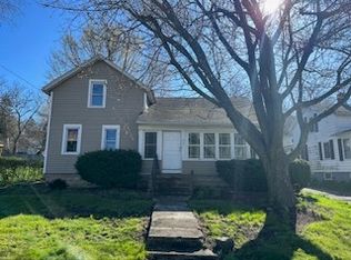 305 Elgin Ave, Dundee, IL 60118