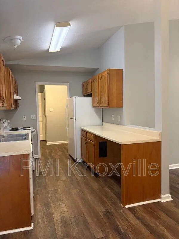 5 bed, 3.5 bath, 2320 sqft, $2,400 — Photo 4