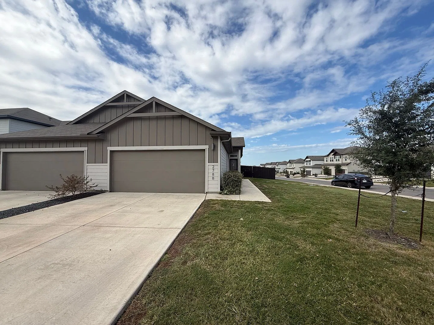 Stunning 3x2 Luxury Duplex in Buda, TX — Photo 2