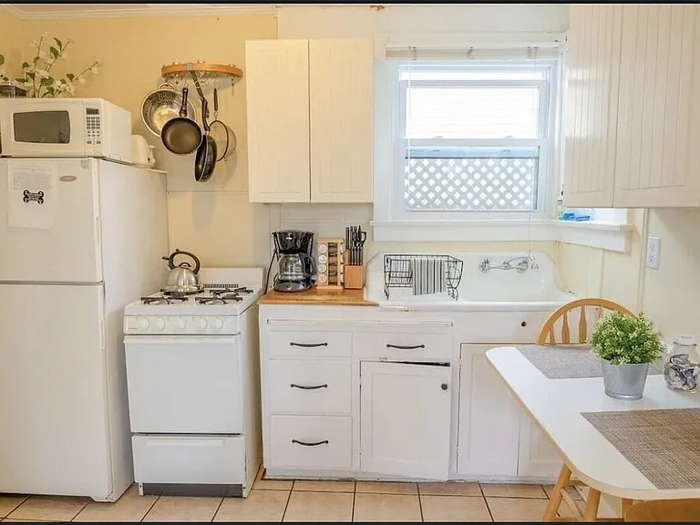 417 1/2 Gravilla St — Photo 3