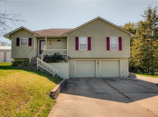 1512 Broadway St, Pleasant Hill, MO 64080