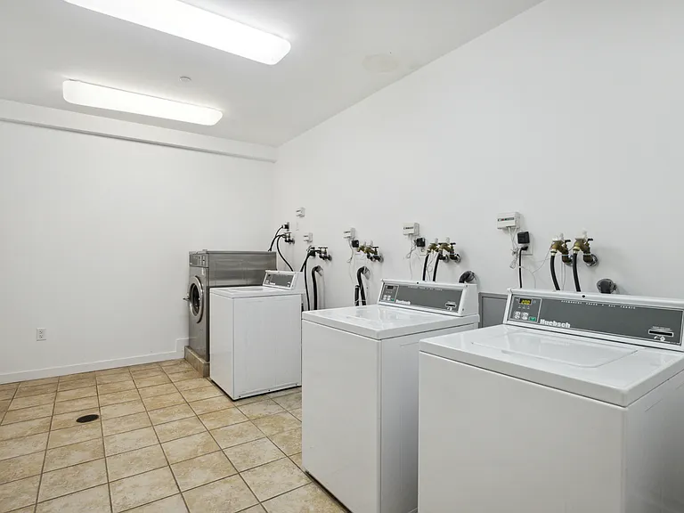 397 Boston Post Road Apartments — Photo 11