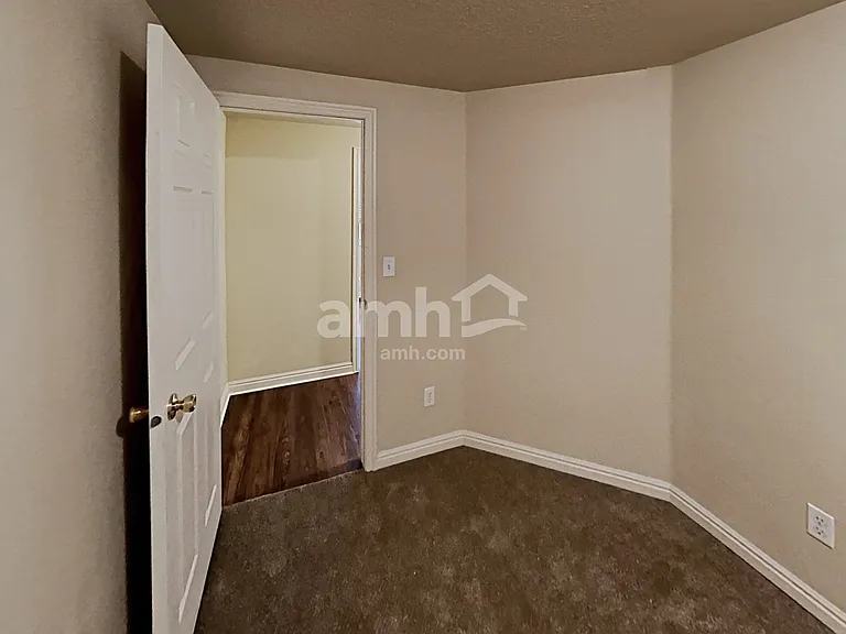2792 Brady Way — Photo 9