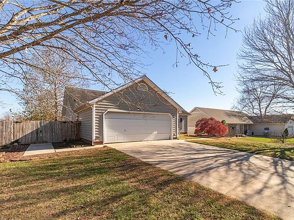 5th image of 1505 Fiddlers Knoll Dr