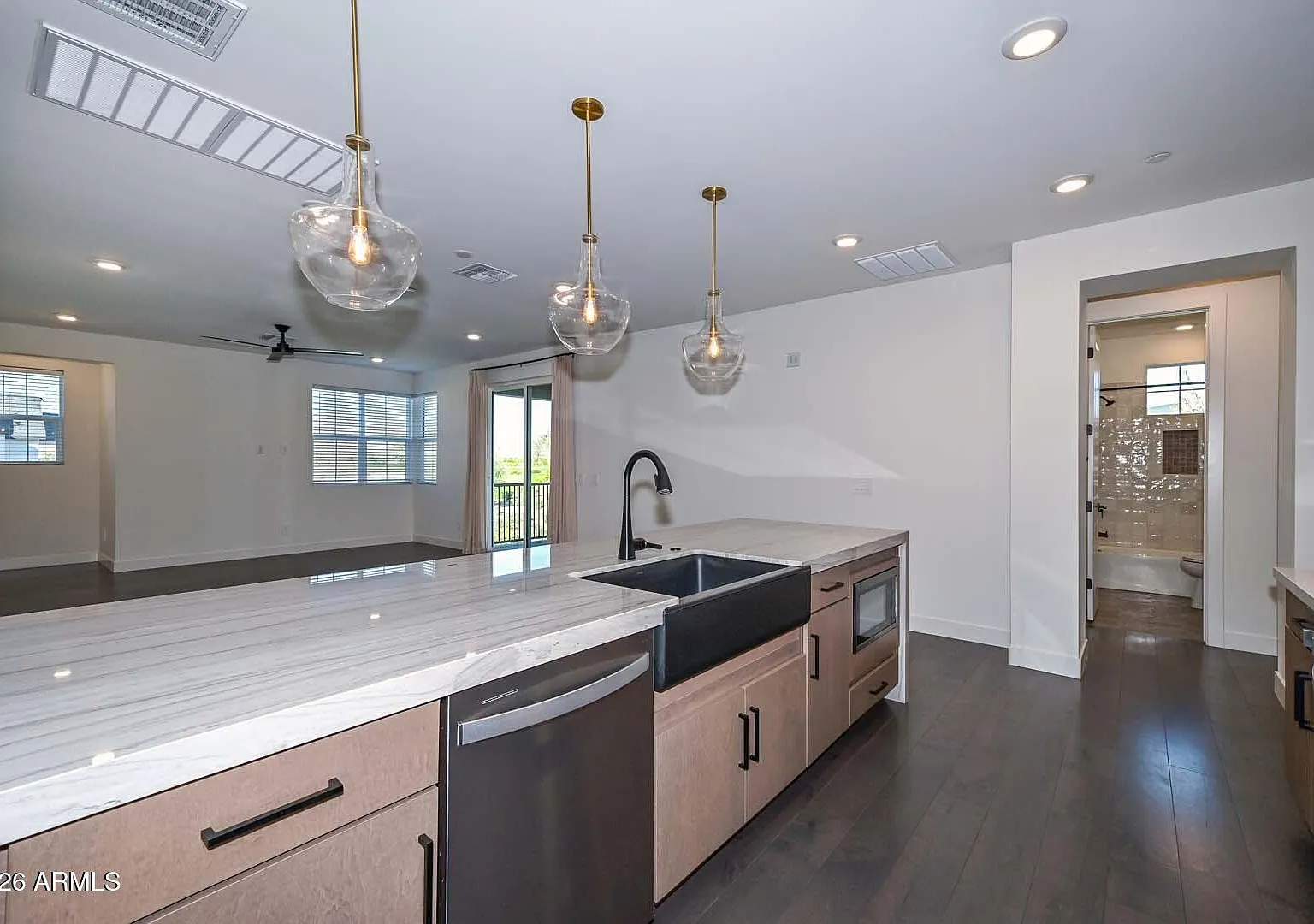 2 bed, 2.0 bath, 1811 sqft, $3,800 — Photo 4