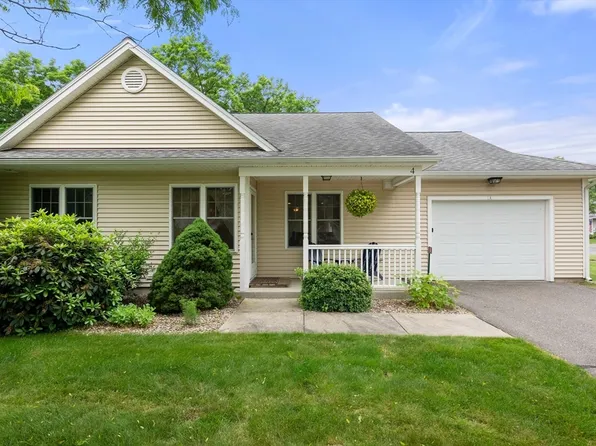 22 Pomeroy Meadow Rd Unit 4, Southampton, MA 01073