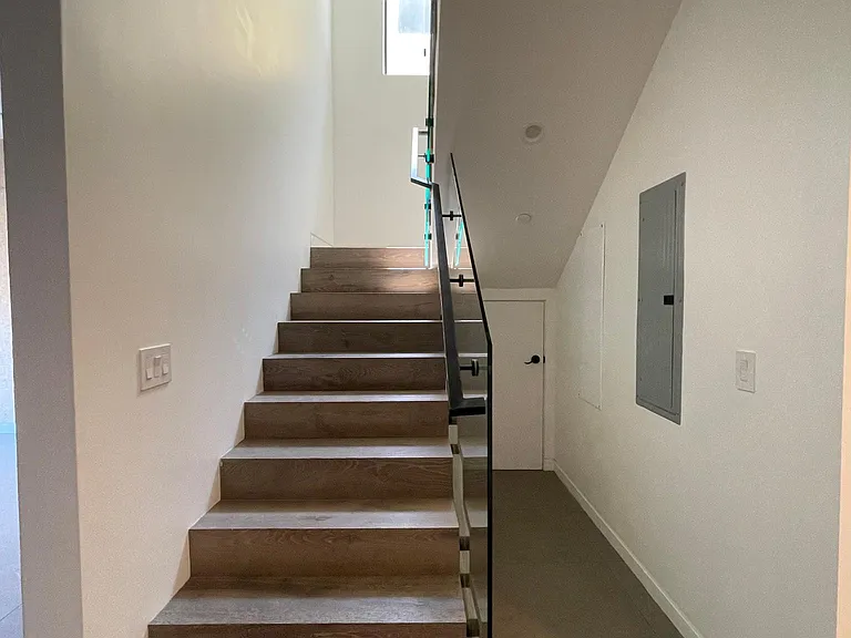 627 Indiana Ave — Photo 11
