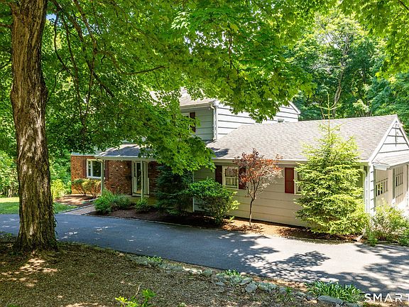 3rd image of 33 Hurds Hill Road