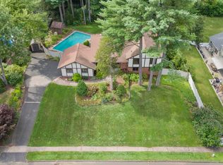 22 Quail Hollow Dr, Southington, CT 06489