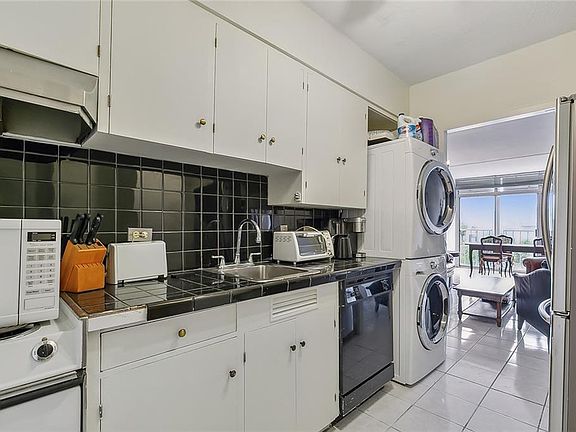 4th image of 1550 2nd St APT 4E