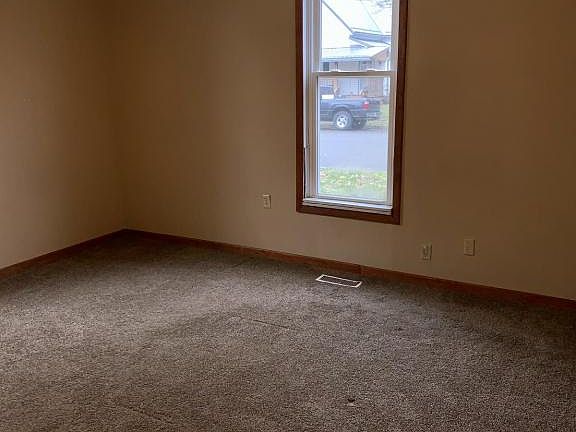 3rd image of 805 N Sexton St