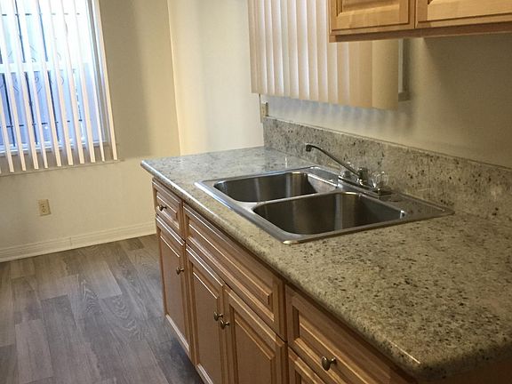 2nd image of 3811 Villa Ter