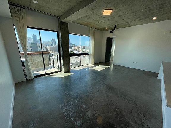 4th image of 2120 Columbia St #19