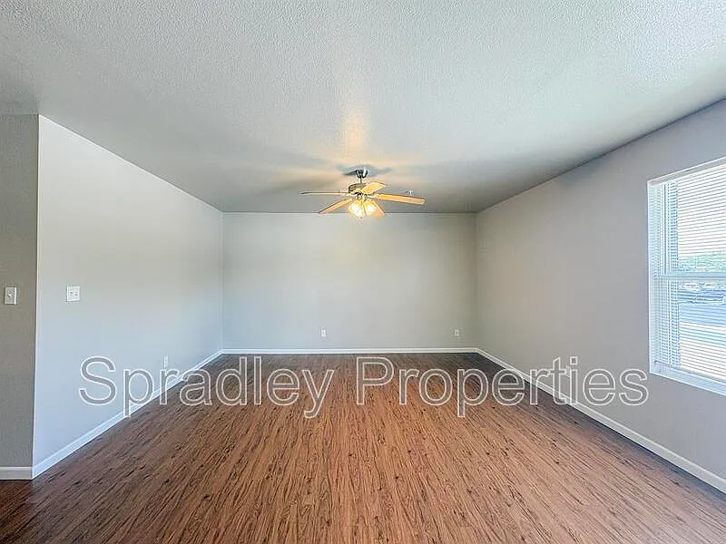 Midtown Apartments — Photo 3