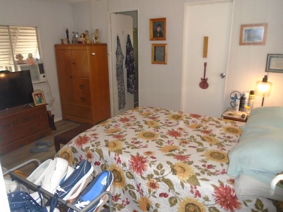 5th image of 2421 Phipps Ave