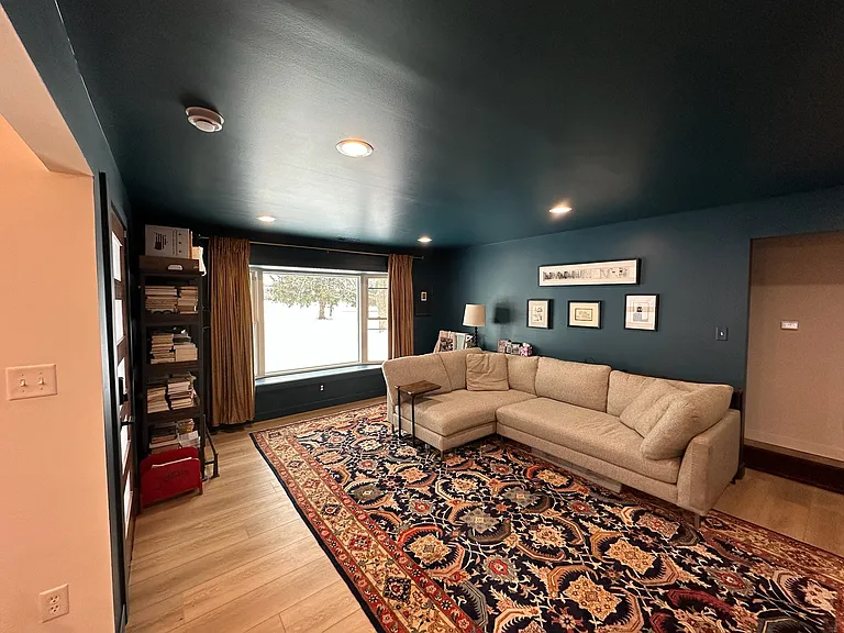 302 N Bluff Rd — Photo 4