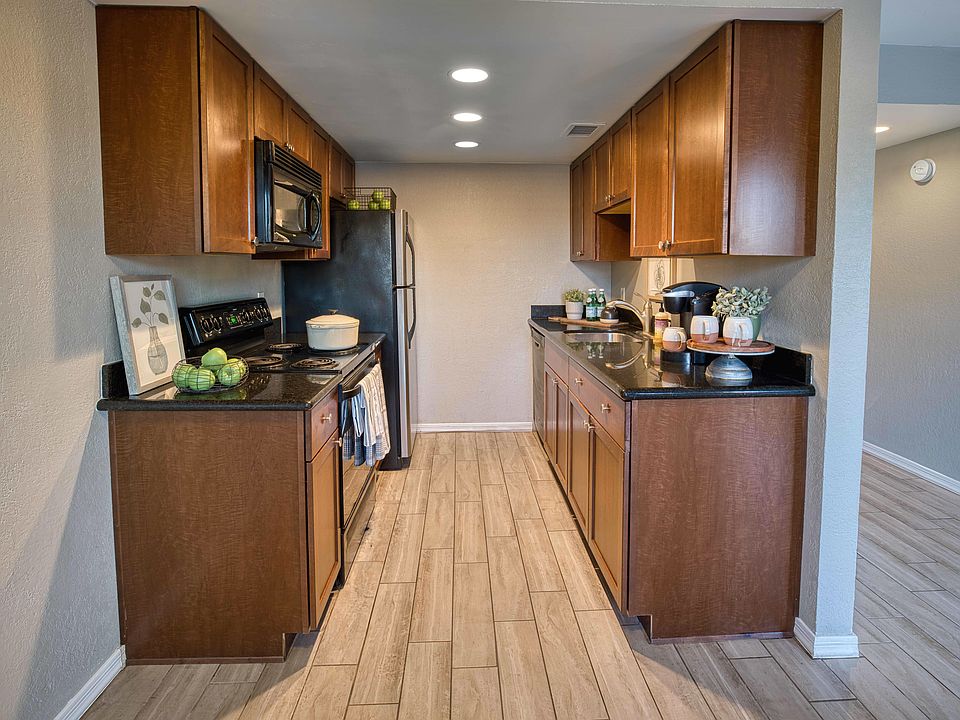 1st image of 3402 N 32nd St Unit 102