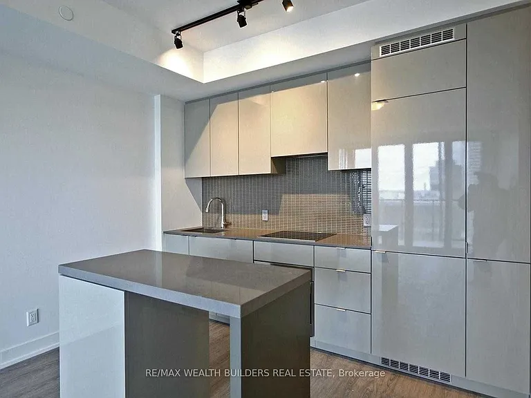 7 Grenville St #2609 — Photo 16