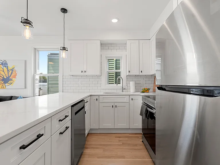 349 W 4th St #3 — Photo 10