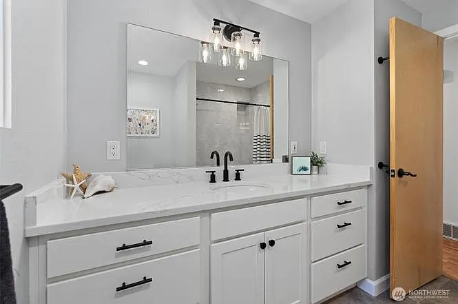 18012 1st Ave NW — Photo 2